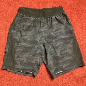 Vuori Camo Shorts Gym Black Camouflage Small vuori